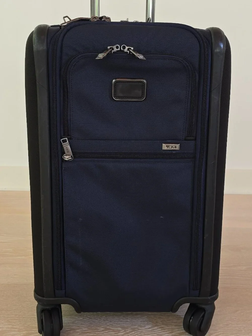 TUMI Alpha 3 International Dual Access 4-Wheeled Carry-On Spinner Luggage in Nav